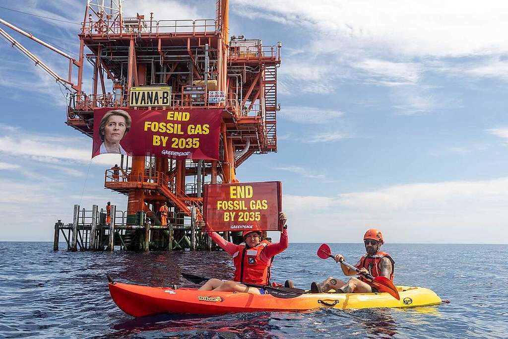 Activists scale the gas rig Ivana B in the north of the Adriatic Sea. © Bojan-Haron Markicevic / Greenpeace . © Bojan-Haron Markicevic / Greenpeace