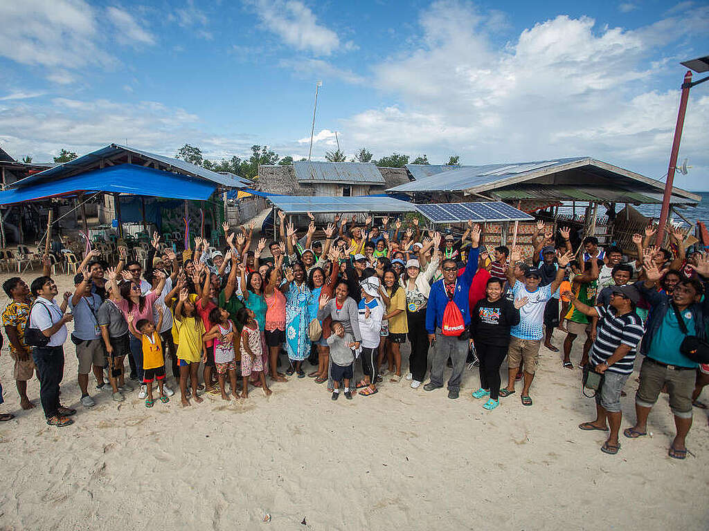 Solar Installation in Inanuran Island, Bohol. © Geric Cruz / Greenpeace Solar Installation in Inanuran Island, Bohol. © Geric Cruz / Greenpeace