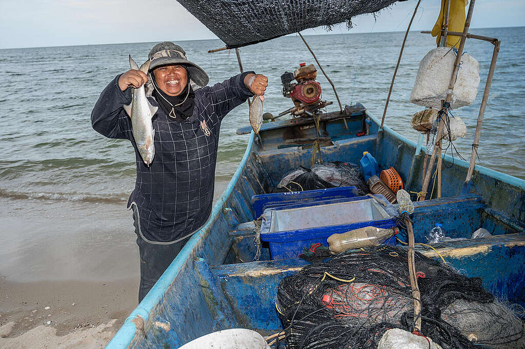 Female Fishers in Chana. © Songwut Jullanan / Greenpeace Female Fishers in Chana. © Songwut Jullanan / Greenpeace