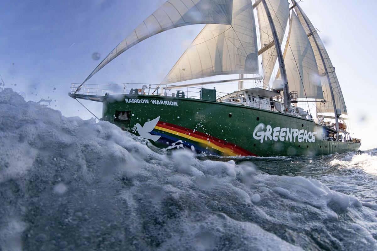 Rainbow Warrior in the Adriatic Sea. © Lorenzo Moscia / Greenpeace